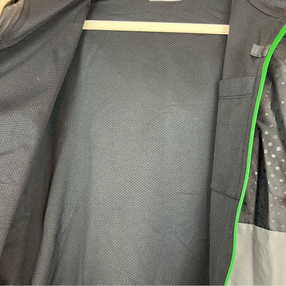 Under Armour Men’s S Loose Windbreaker All Season Gear - Picture 10 of 13